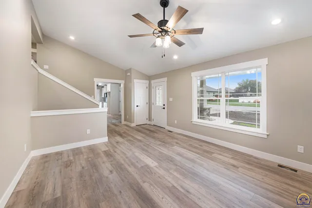 $424,995 | 4406 Southwest Lakeside Drive, Topeka, KS 66610