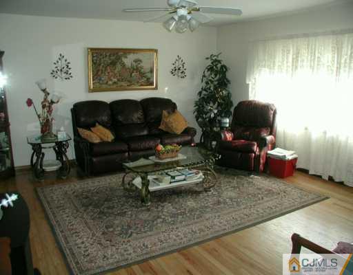 8 Elizabeth Court Edison, NJ 08817 - Photo 3 of 8