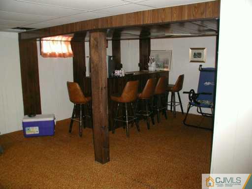 8 Elizabeth Court Edison, NJ 08817 - Photo 7 of 8