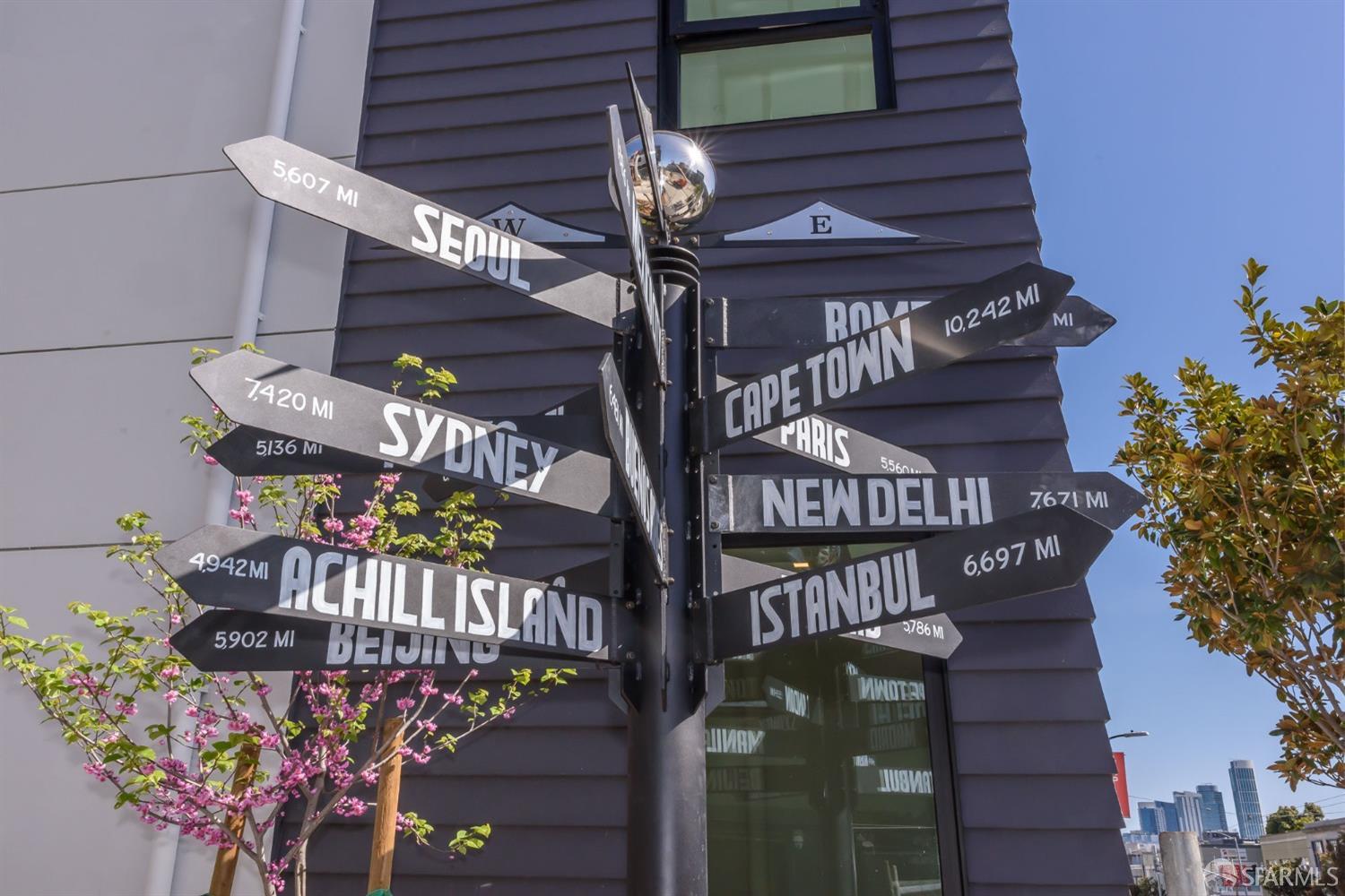 1288 Howard Street, Unit 509 San Francisco, CA 94103 - Photo 34 of 55 a view of a cafe with sitting area