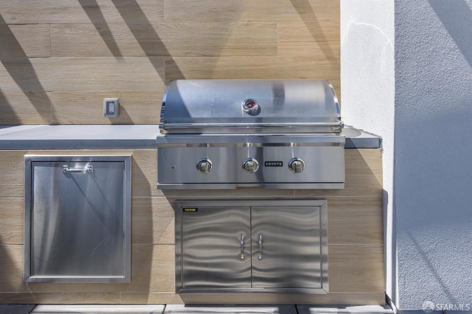 1288 Howard Street, Unit 509 San Francisco, CA 94103 - Photo 40 of 55 a close view of fireplace