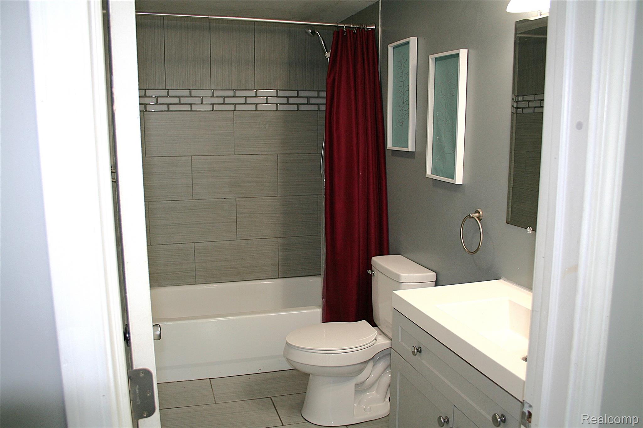 2199 Sandy Creek Road Monroe, MI 48162 - Photo 11 of 13 Bathroom featuring vanity and shower / bath combo