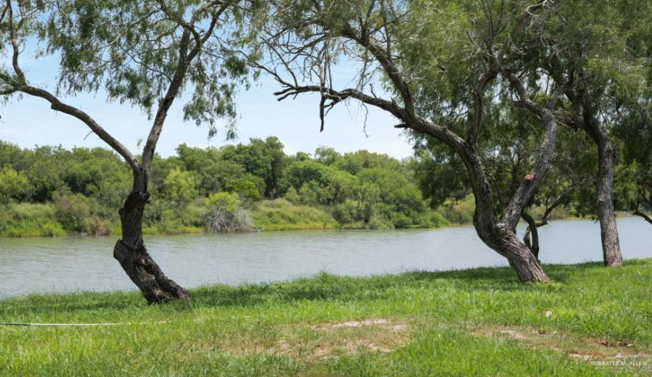 30504 Poco Parte Los Fresnos, TX 78566 - Photo 1 of 20 a view of a backyard