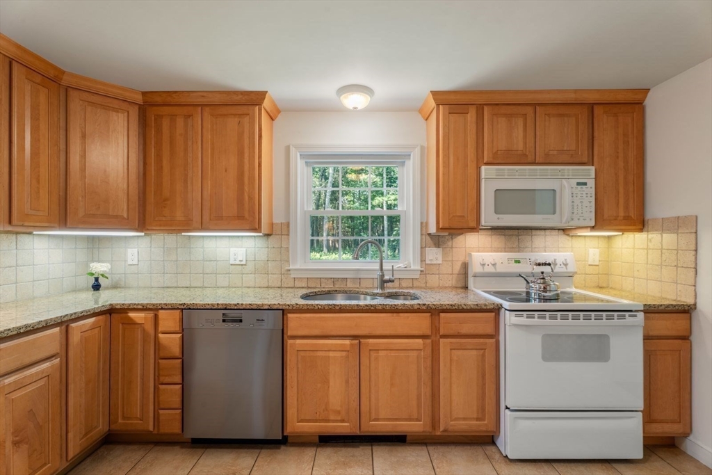 113 Newbridge Road Sudbury, MA 01776 - Photo 12 of 42