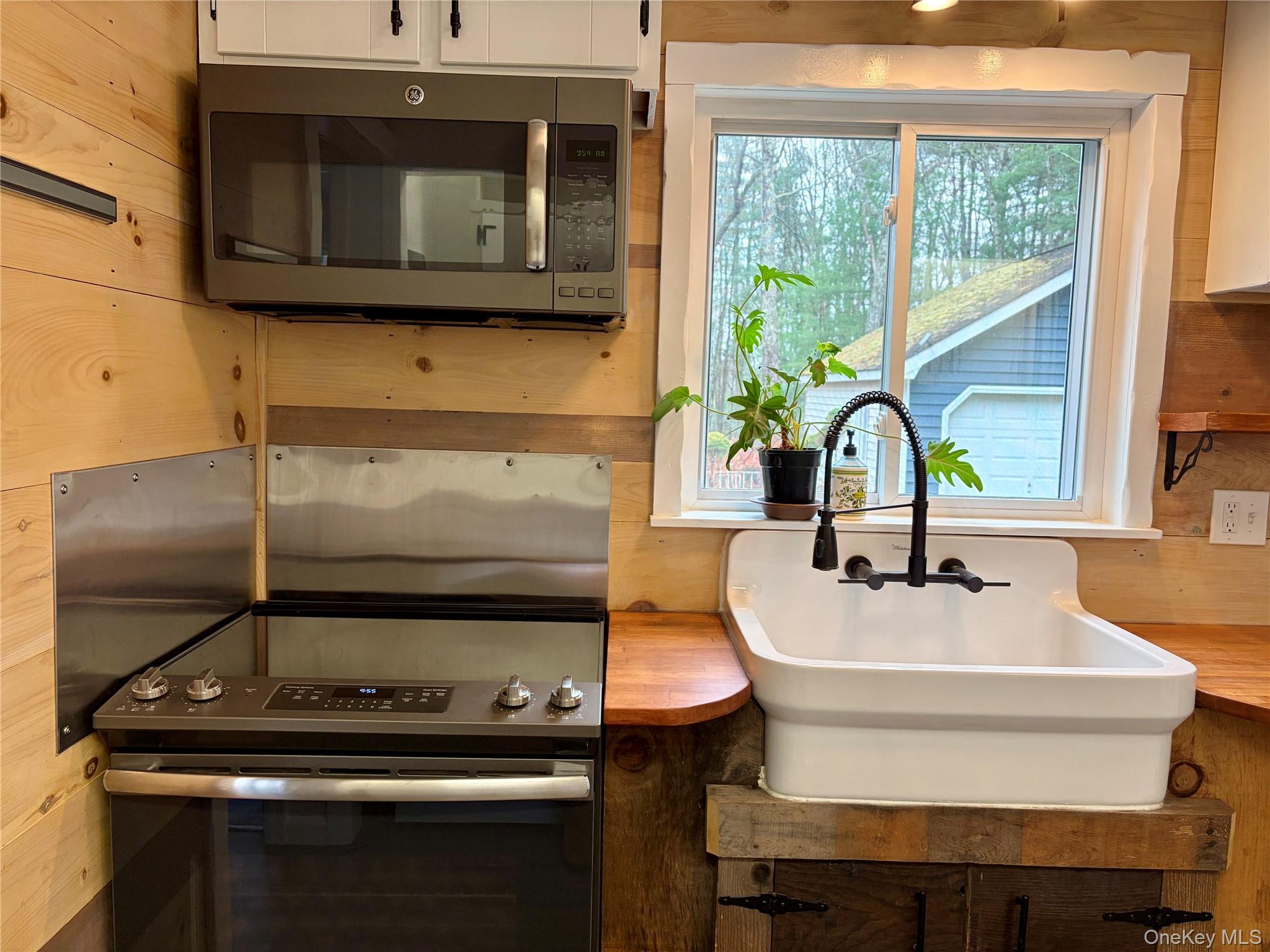 44 Gregory Road Glen Spey, NY 12737 - Photo 5 of 20 a kitchen with a stove and a microwave