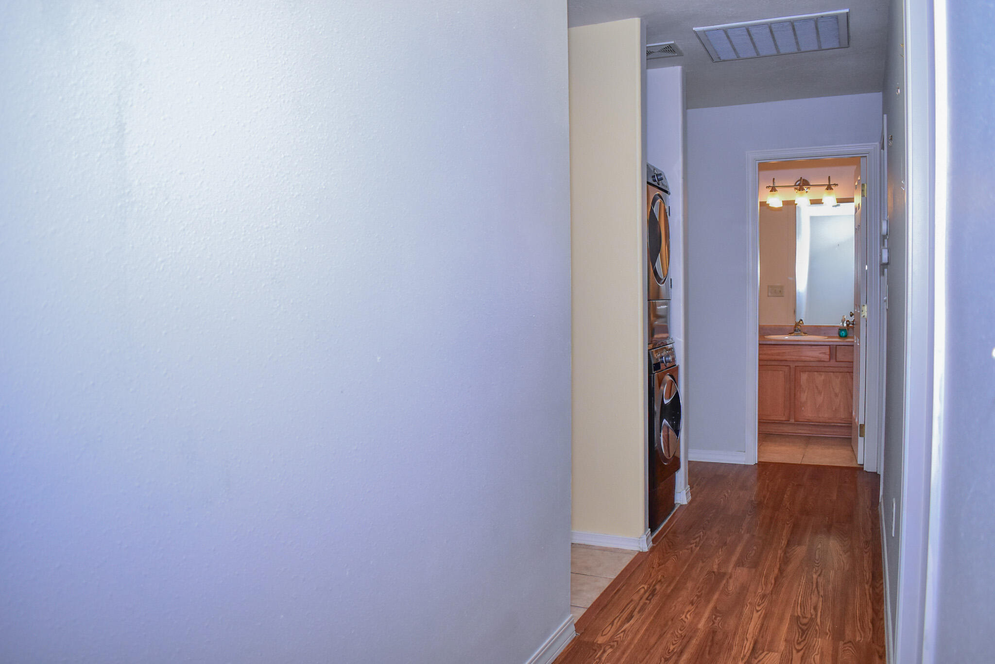 3015 Merriman Road, Unit 8 Medford, OR 97501 - Photo 12 of 24 Hallway towards Guest Bath