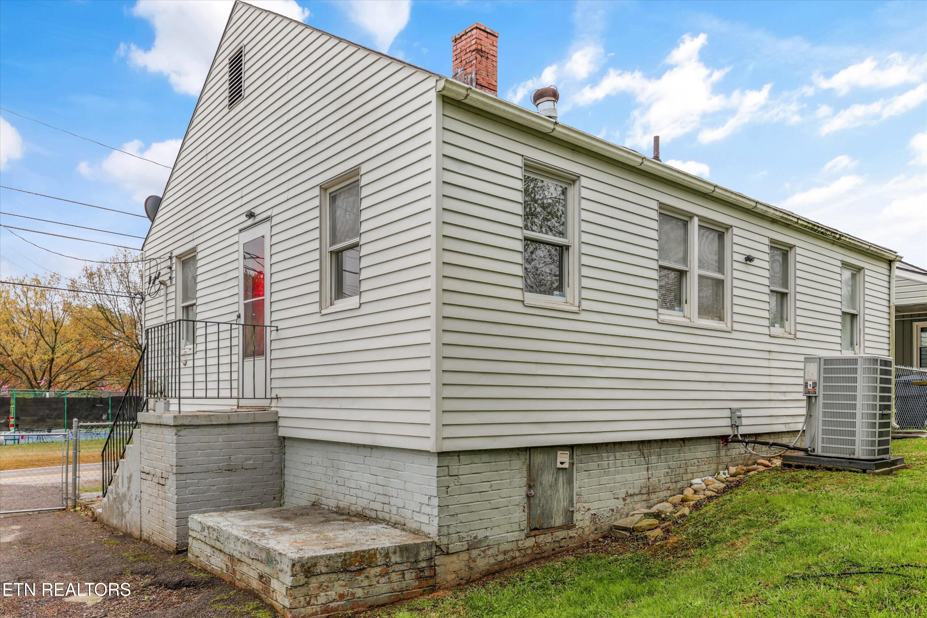 4303 Bruhin Road Knoxville, TN 37912 - Photo 18 of 19 Side Gate into Backyard