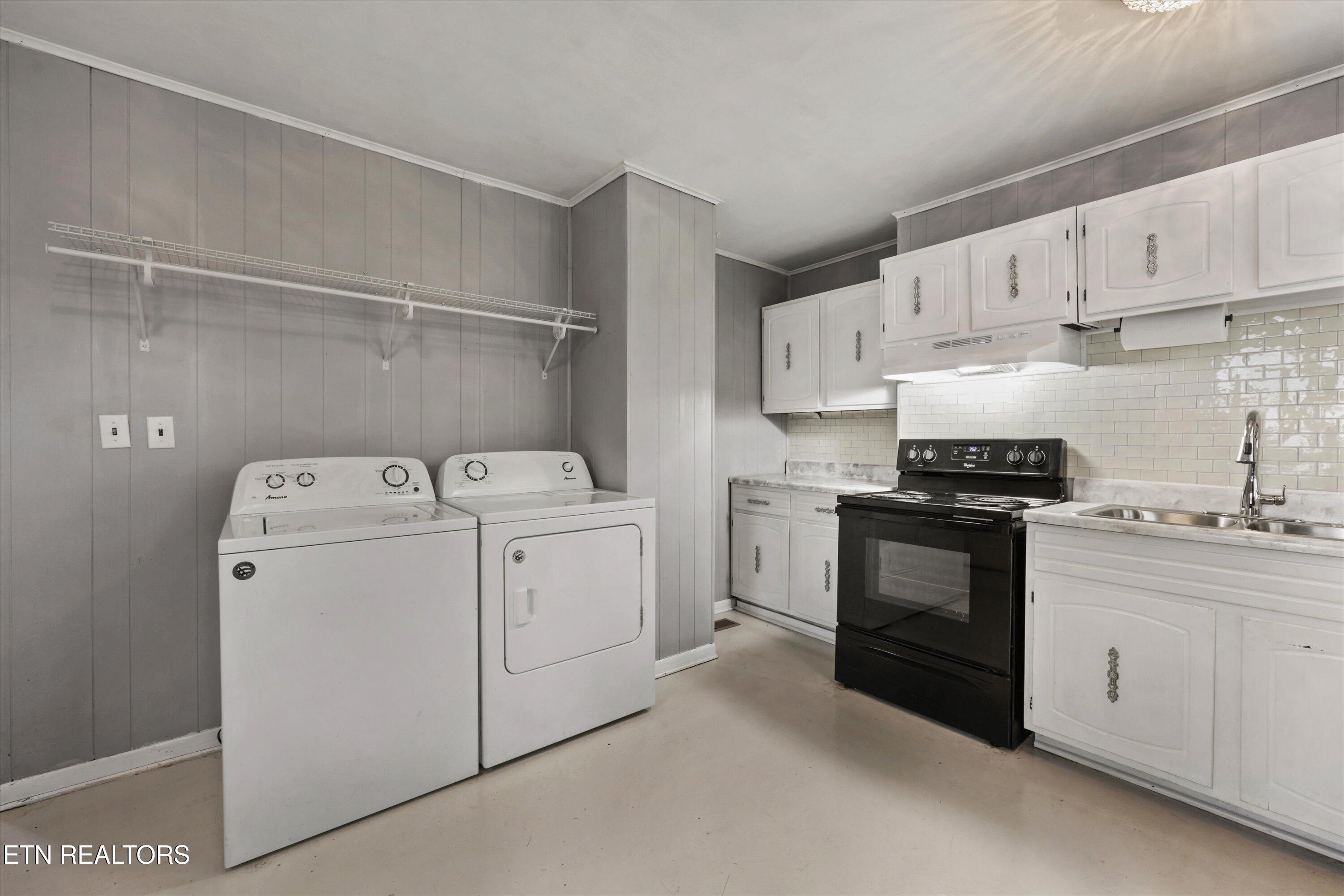 4303 Bruhin Road Knoxville, TN 37912 - Photo 8 of 19 Kitchen/Laundry Area