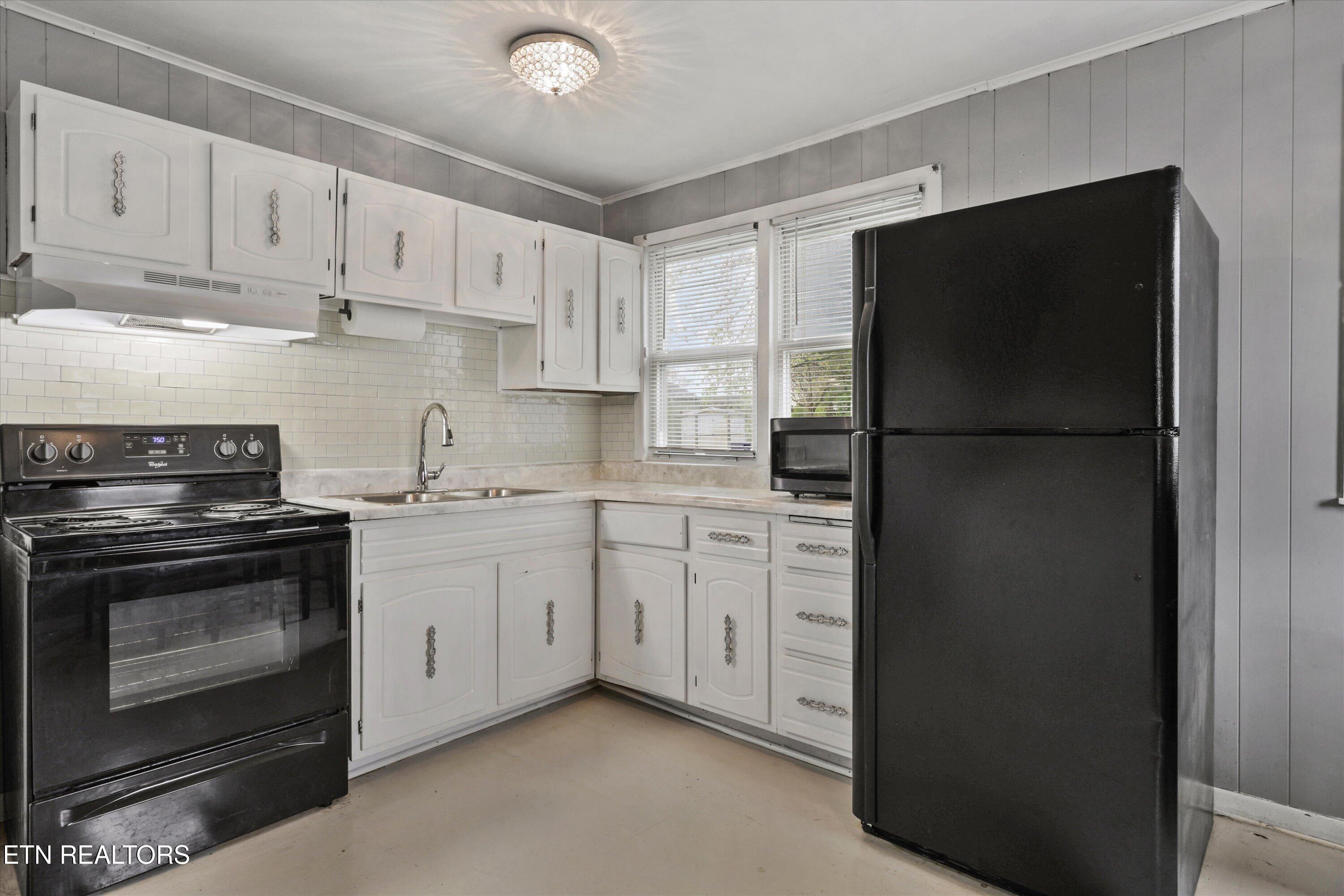 4303 Bruhin Road Knoxville, TN 37912 - Photo 10 of 19 Room for a Kitchen island