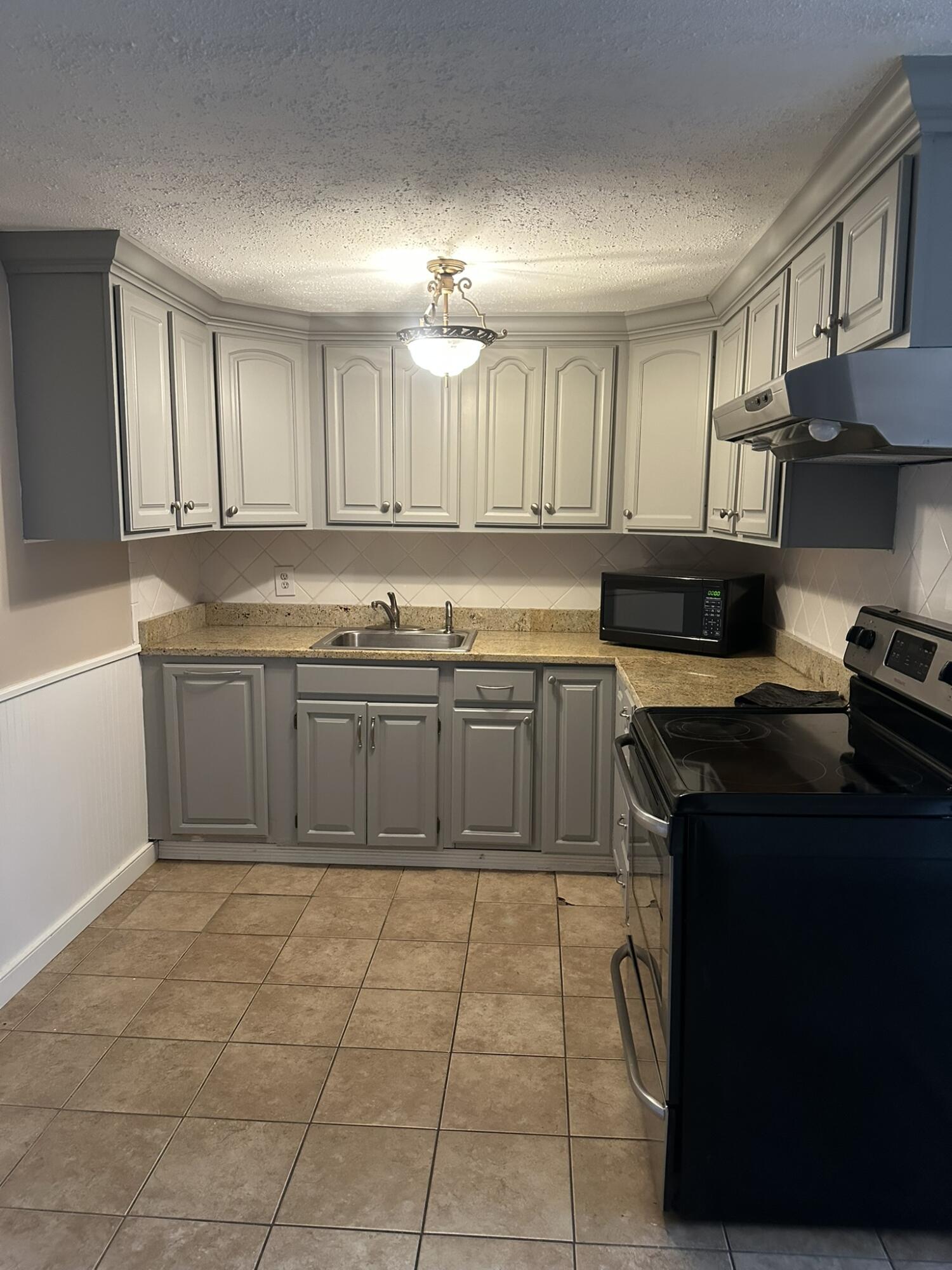 428 Main Street, Unit 111 West Dennis, MA 02670 - Photo 3 of 17 Kitchen