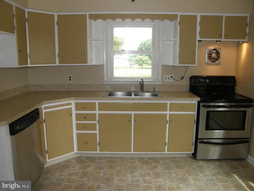 346 Pinkerton Road Mount Joy, PA 17552 - Photo 3 of 26 Gallery Image 3