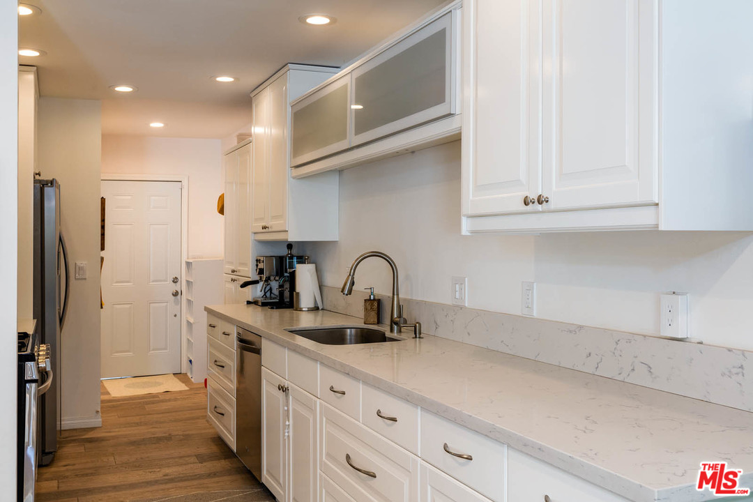 22 28th Avenue Venice, CA 90291 - Photo 13 of 18