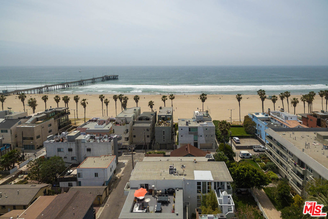 22 28th Avenue Venice, CA 90291 - Photo 3 of 18