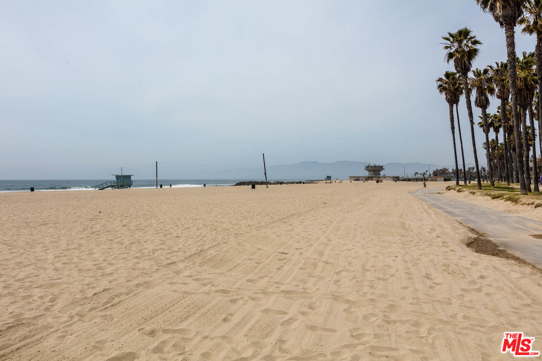 22 28th Avenue Venice, CA 90291 - Photo 7 of 18