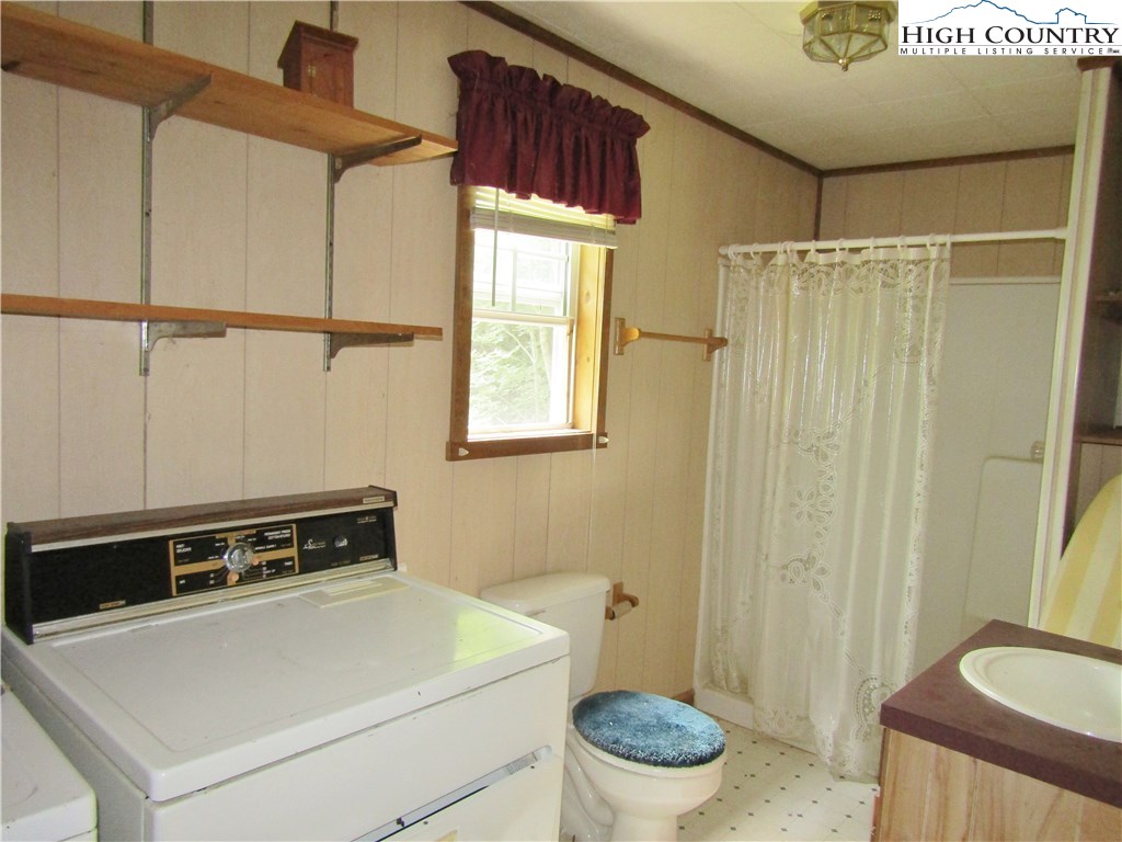 2696 Bear Wallow Road Lansing, NC 28643 - Photo 9 of 12