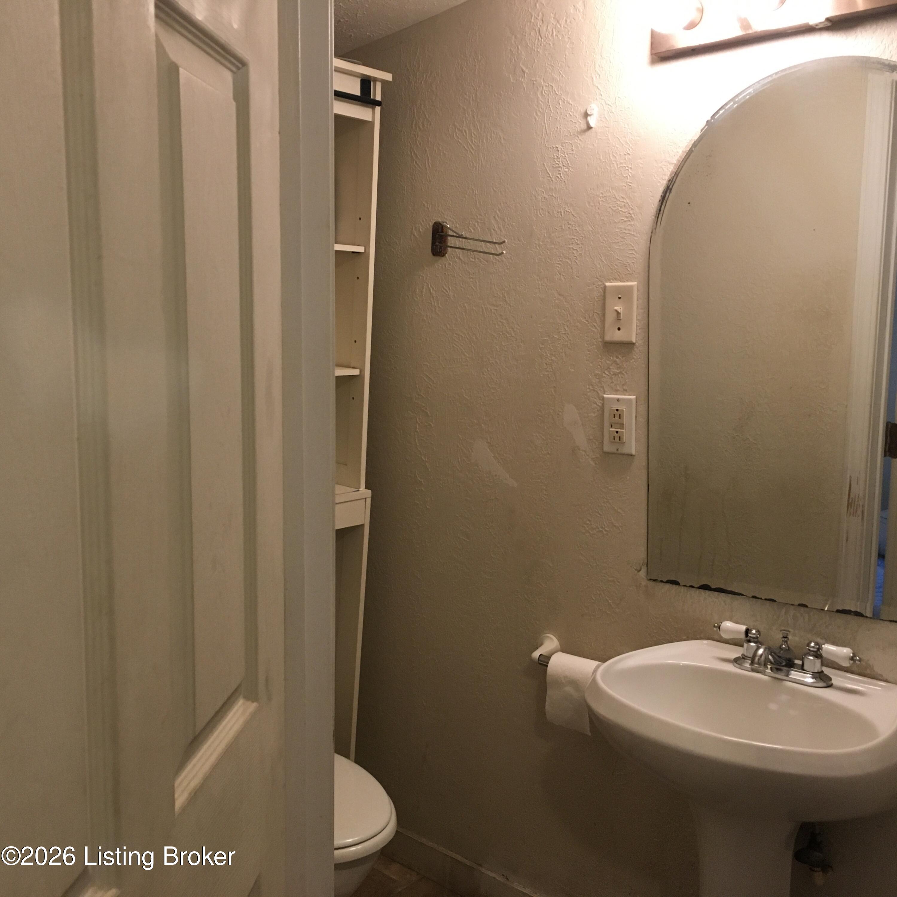 5111 Terry Road Louisville, KY 40216 - Photo 7 of 14 Second floor full bath