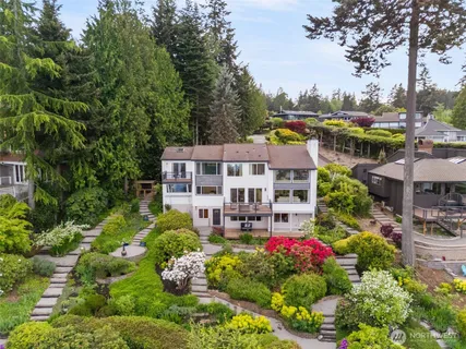 $1,850,000 | 10879 Bill Point Circle Northeast, Bainbridge Island, WA 98110