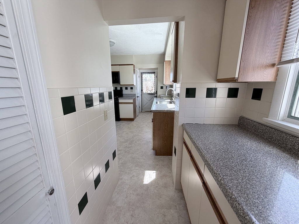 861 Fellsway, Unit 1 Medford, MA 02155 - Photo 5 of 14