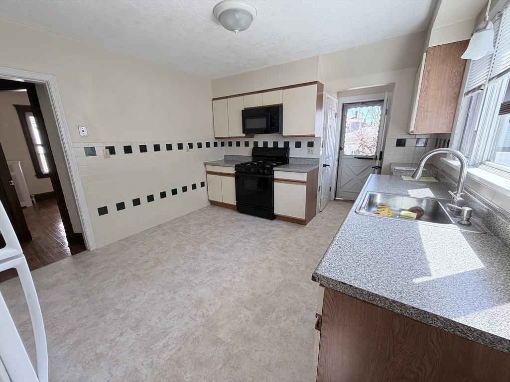 861 Fellsway, Unit 1 Medford, MA 02155 - Photo 7 of 14