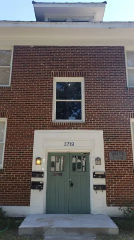 $1,600 | 3719 Audubon Place, Unit 1, Houston, TX 77006