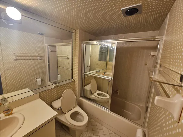 $2,200 | 4770 Fountains Drive South, Unit 303, Lake Worth, FL 33467