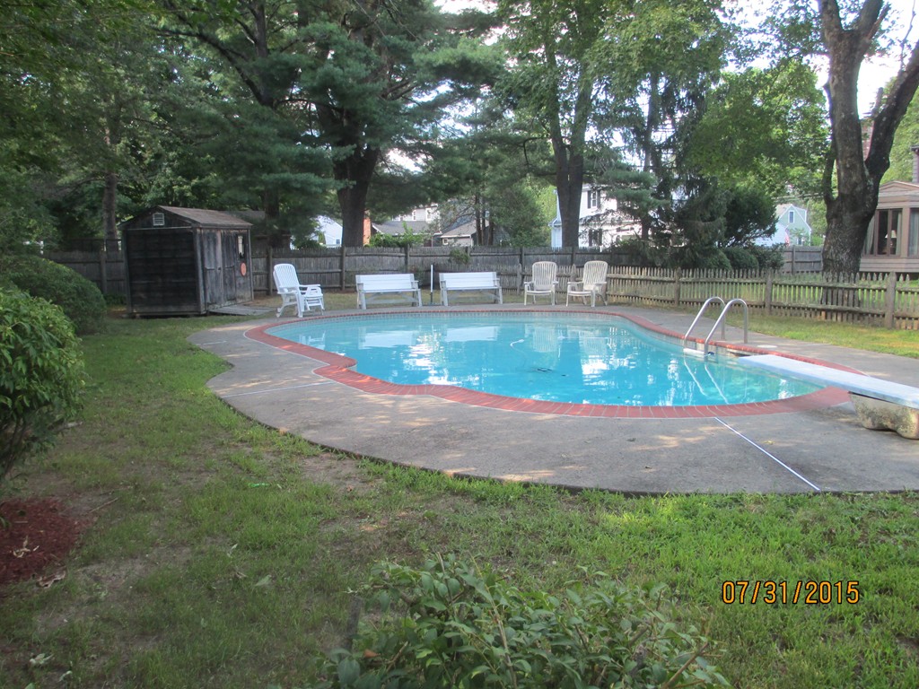 7 Lee Road Sharon, MA 02067 - Photo 4 of 24 Gallery Image 4