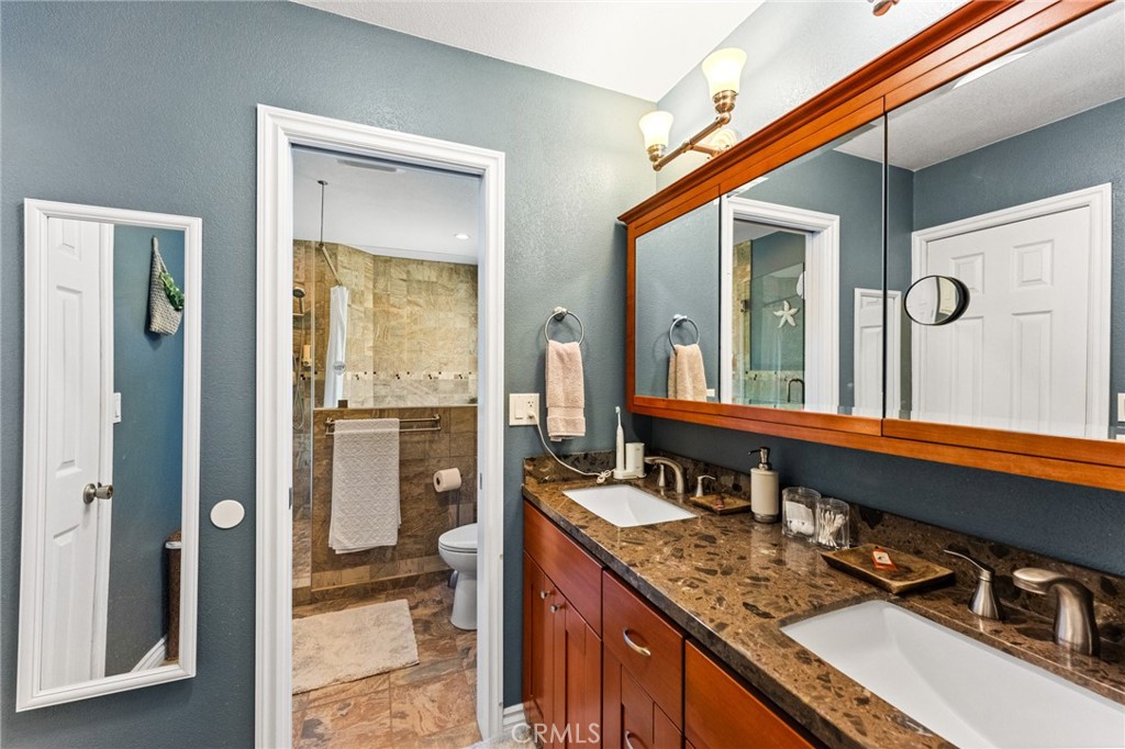 10332 Washington South Gate, CA 90280 - Photo 15 of 38 Master Duel Sinks