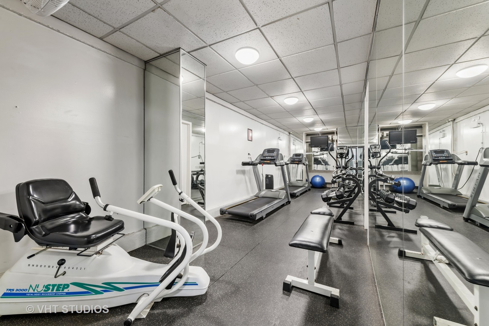 33 East Cedar Street, Unit 8H Chicago, IL 60611 - Photo 14 of 15 a view of a room with gym equipment
