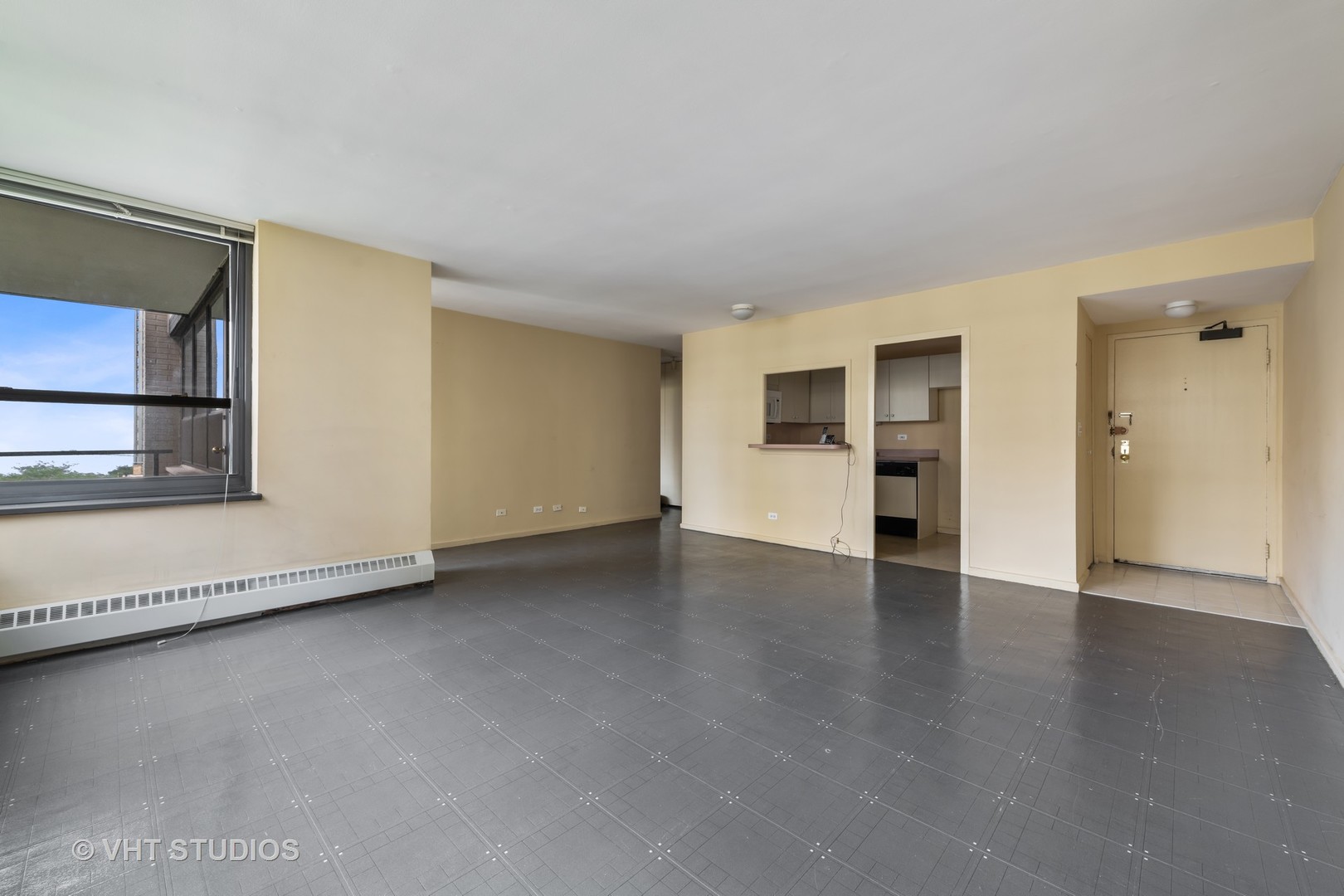 33 East Cedar Street, Unit 8H Chicago, IL 60611 - Photo 7 of 15 a view of an empty room with a kitchen