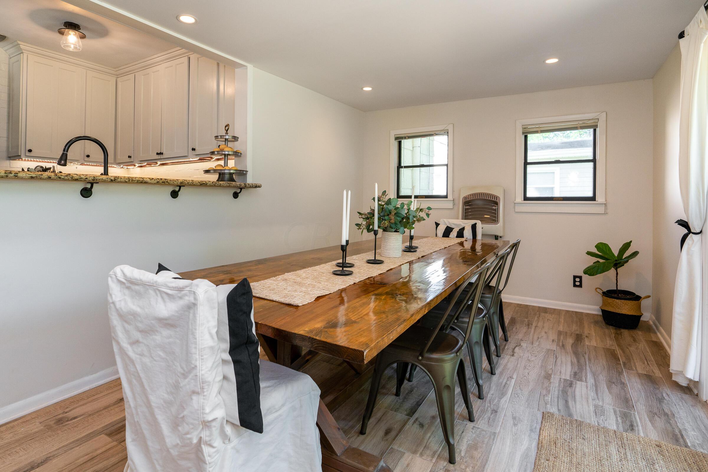 2272 Bristol Road Columbus, OH 43221 - Photo 20 of 38 Spacious and versatile bonus room is ideal for your large dining table or family room.
