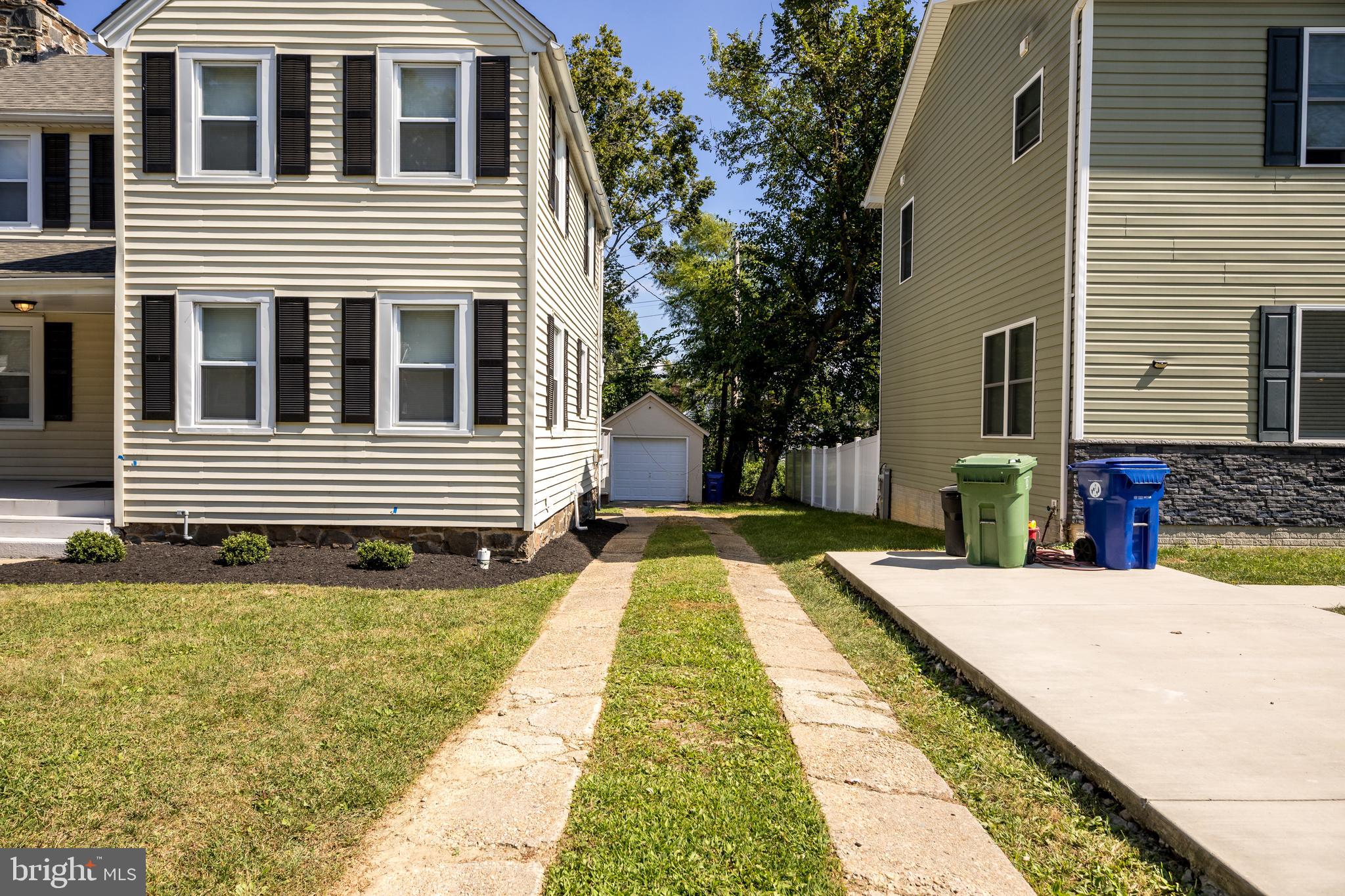 2326 Ivy Avenue Baltimore, MD 21214 - Photo 4 of 30 a view of house with yard