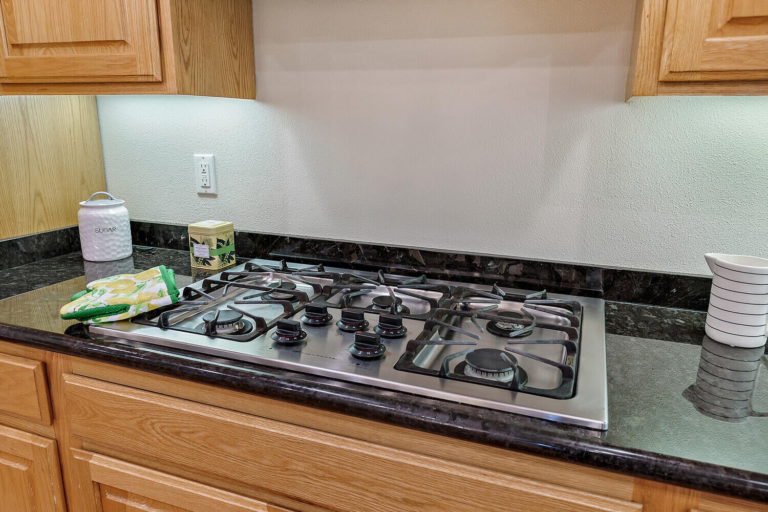 99 Southeast Trollview Road Grants Pass, OR 97527 - Photo 21 of 51 Gas Cook Top