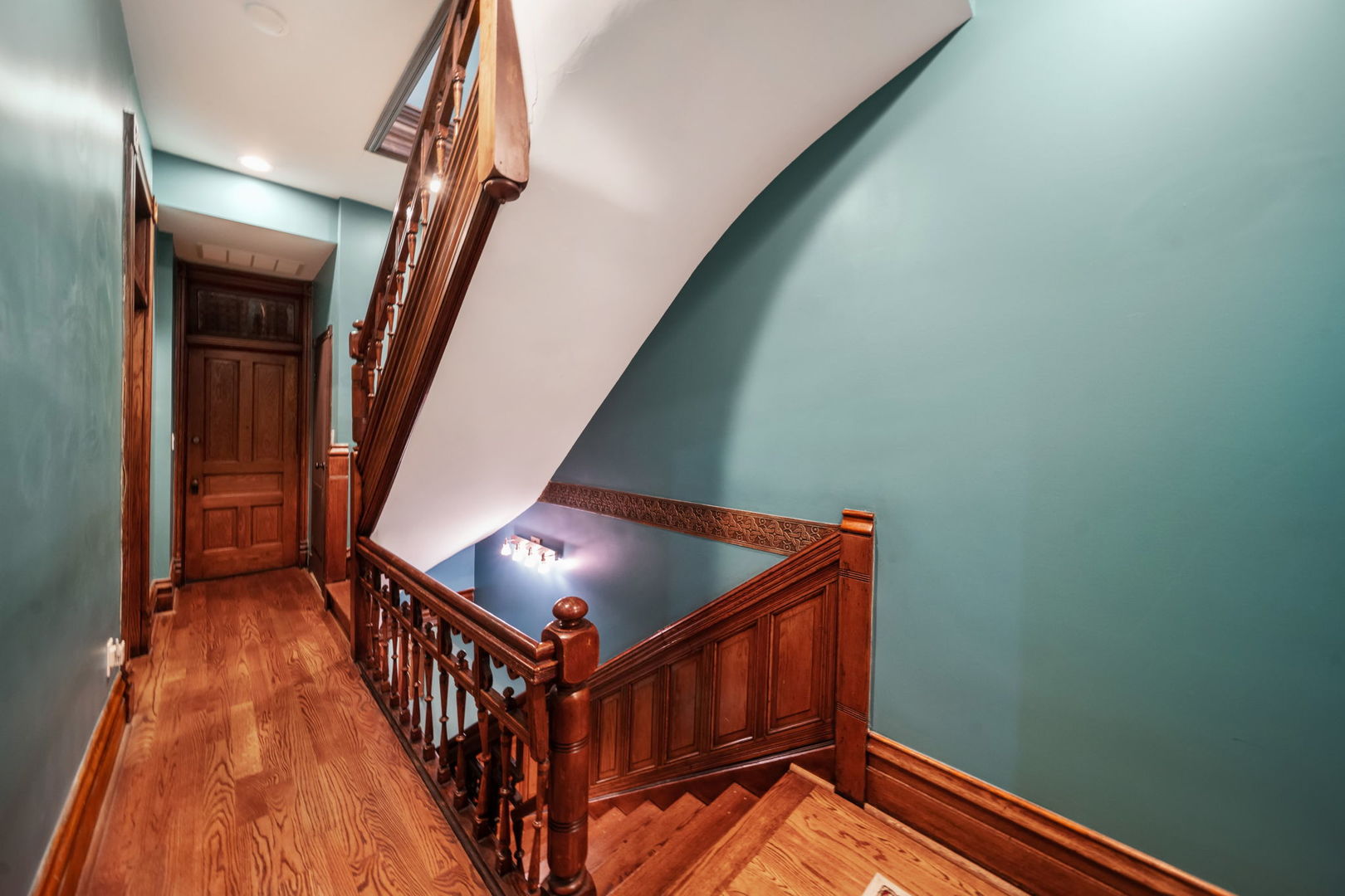 3602 South Prairie Avenue Chicago, IL 60653 - Photo 23 of 34 a view of an entryway