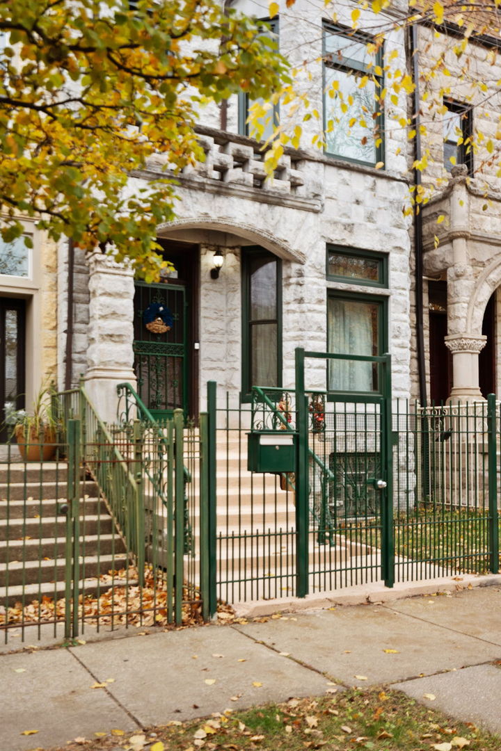 3602 South Prairie Avenue Chicago, IL 60653 - Photo 3 of 34 a view of a brick house with large windows