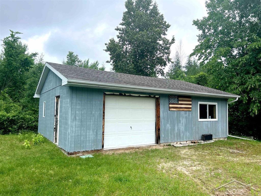 2356 Muskegon Road Harrison, MI 48625 - Photo 14 of 22 50146448-7be1a888-cc4a-415a-9901-7464b7226505.JPG