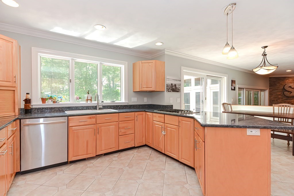 38 Coppermine Road Topsfield, MA 01983 - Photo 7 of 42 Gallery Image 7
