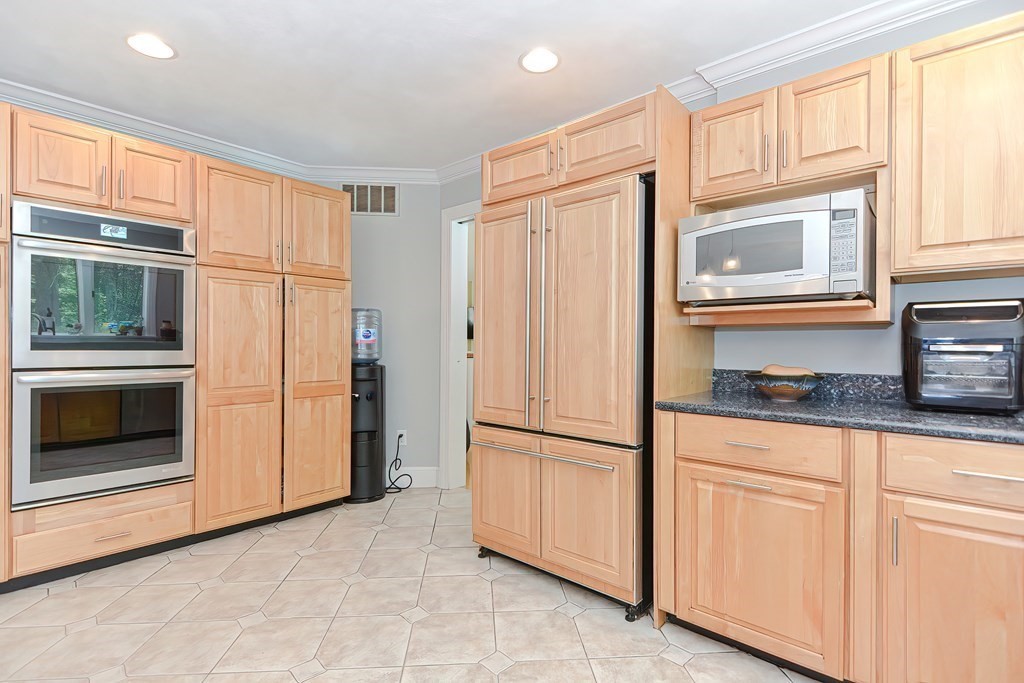 38 Coppermine Road Topsfield, MA 01983 - Photo 8 of 42 Gallery Image 8