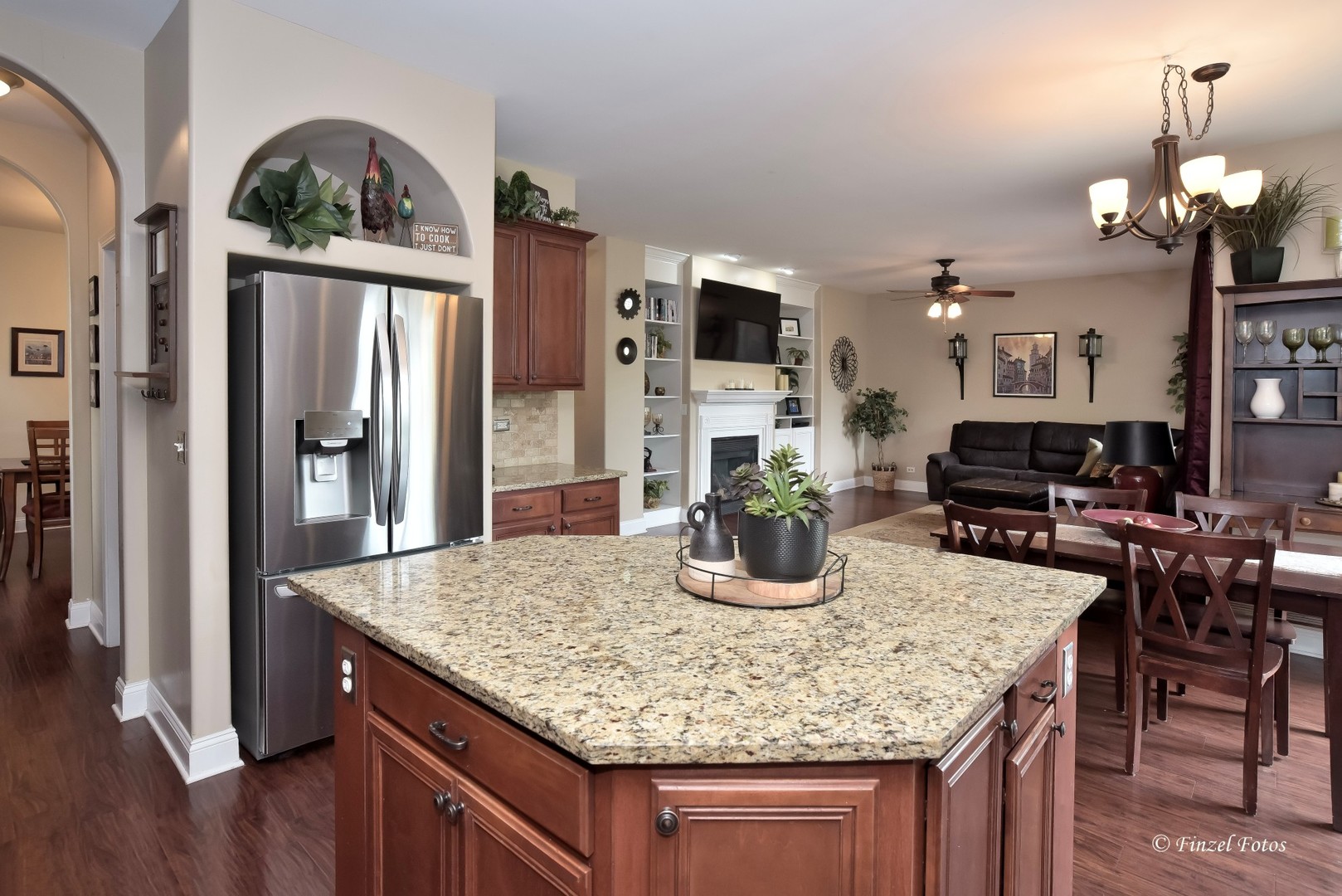 247 Pawtucket Avenue Elgin, IL 60124 - Photo 8 of 39