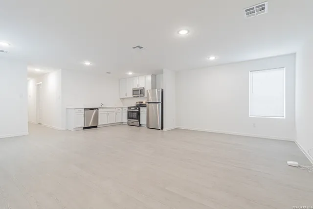 $1,500 | 3726 Glade Creek, San Antonio, TX 78245