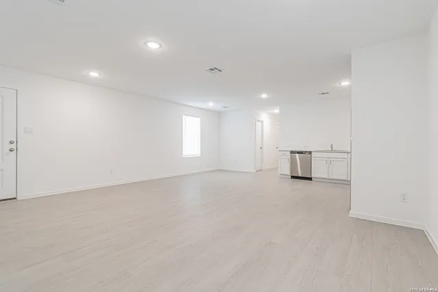 $1,500 | 3726 Glade Creek, San Antonio, TX 78245