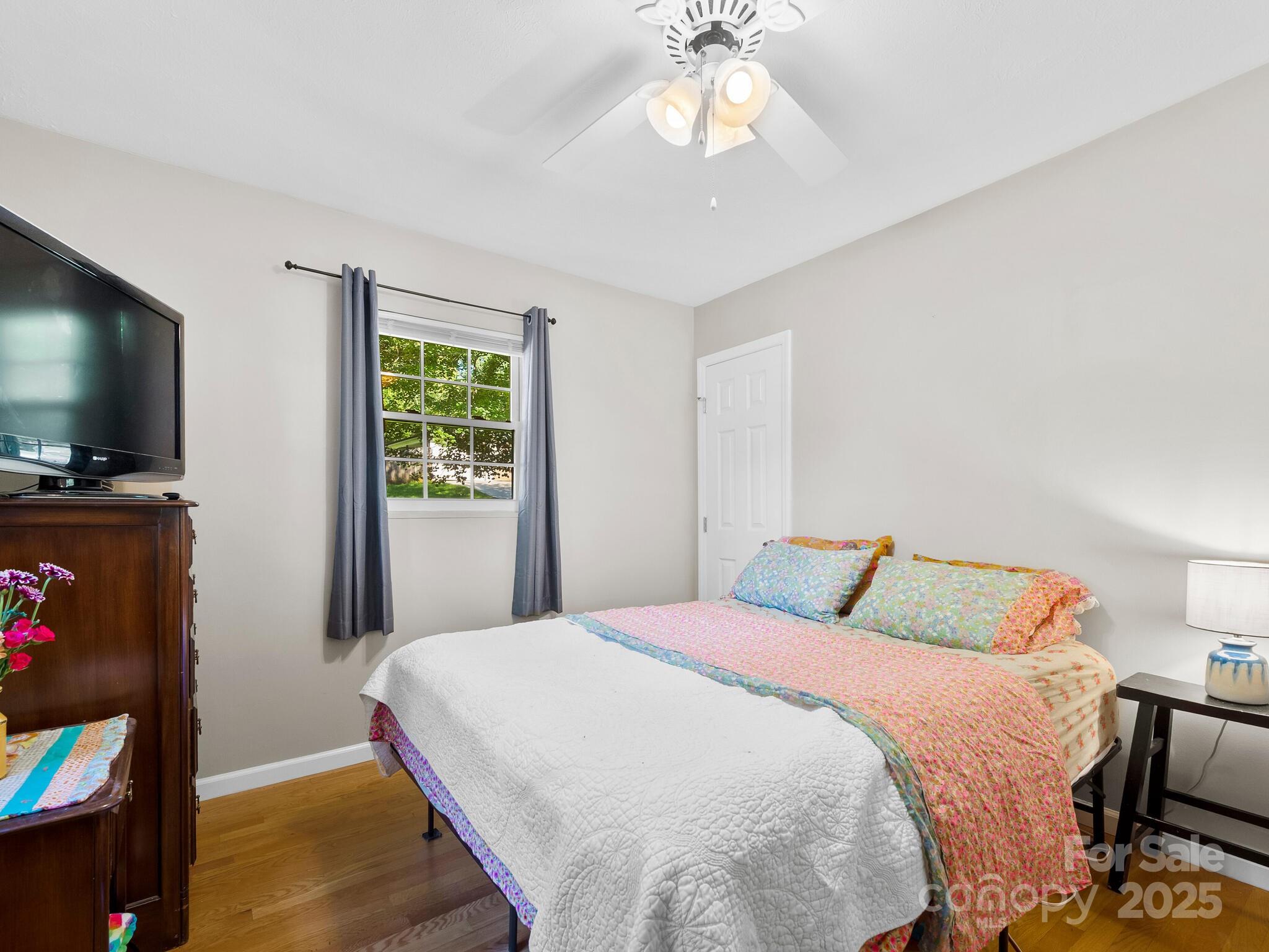 8 Vista Knoll Road Candler, NC 28715 - Photo 11 of 32 a bedroom with a bed and a flat screen tv