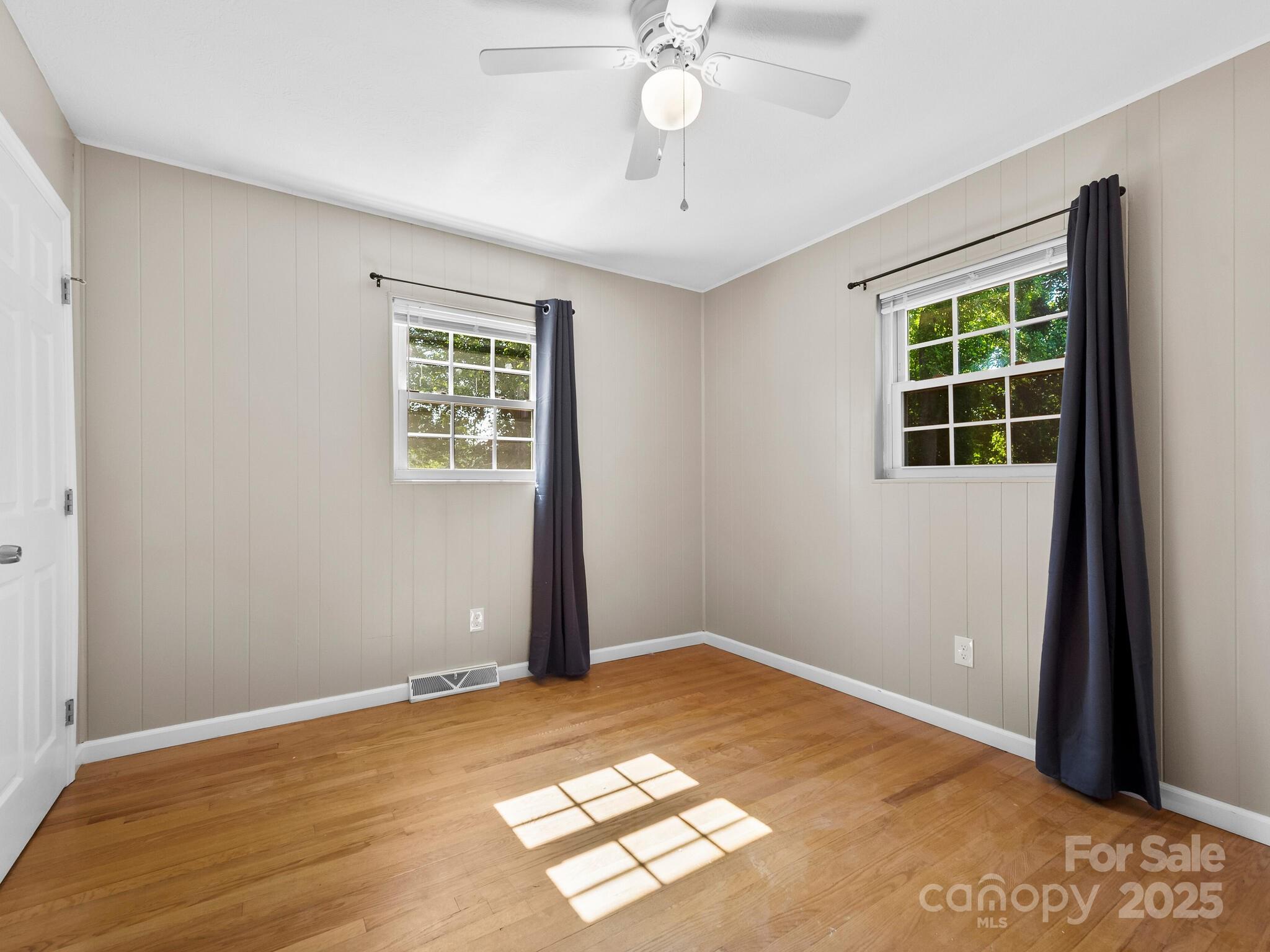 8 Vista Knoll Road Candler, NC 28715 - Photo 18 of 32 an empty room with windows and closet