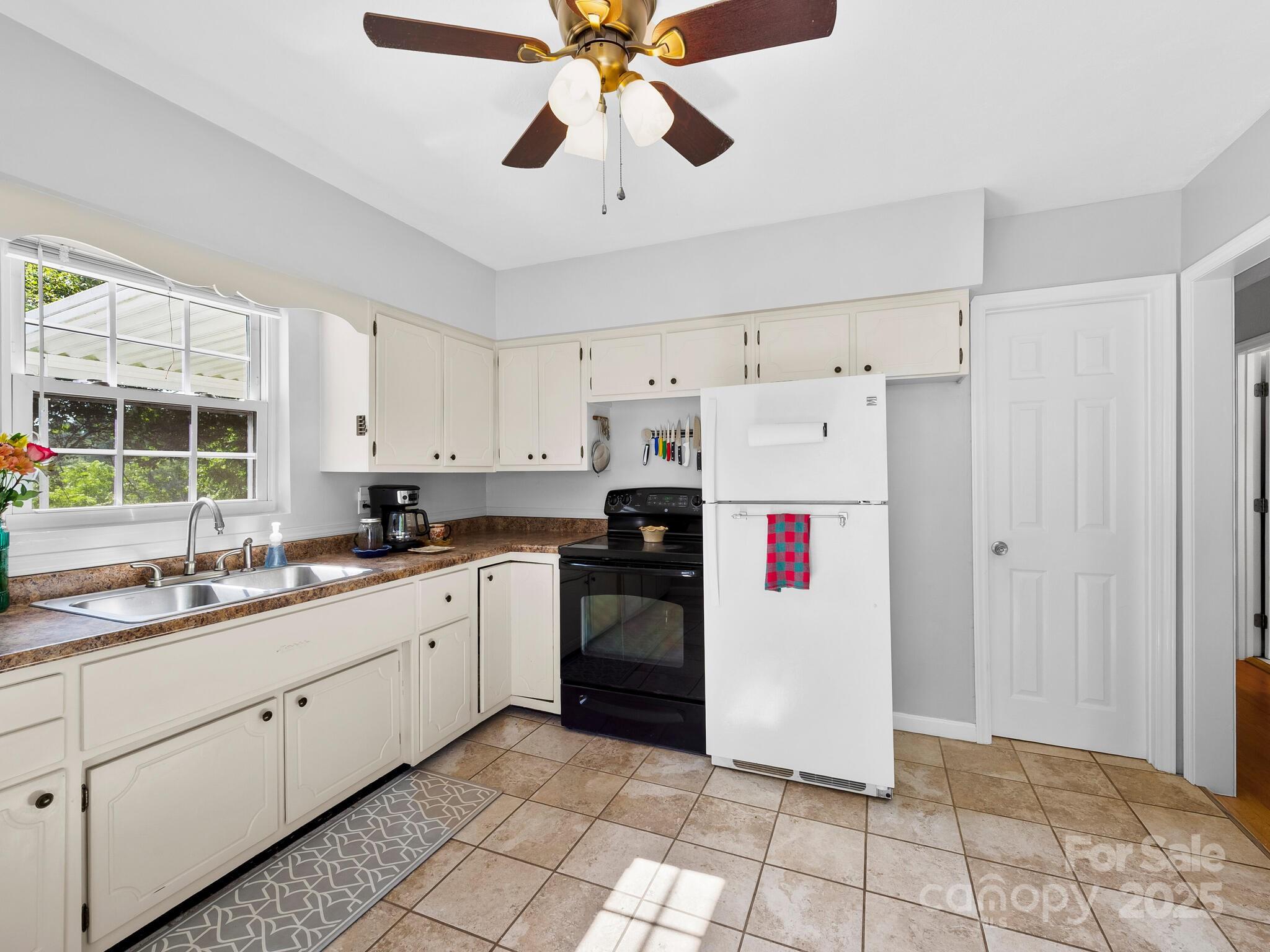 8 Vista Knoll Road Candler, NC 28715 - Photo 7 of 32 a kitchen with a refrigerator a sink and dishwasher
