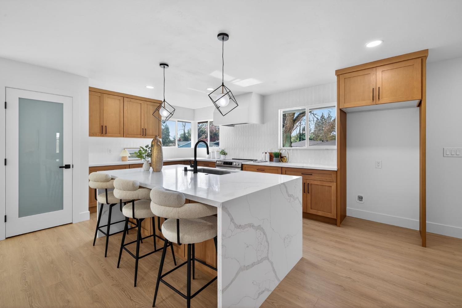 2546 El Vita Way Carmichael, CA 95608 - Photo 11 of 52 a kitchen with a table and chairs in it