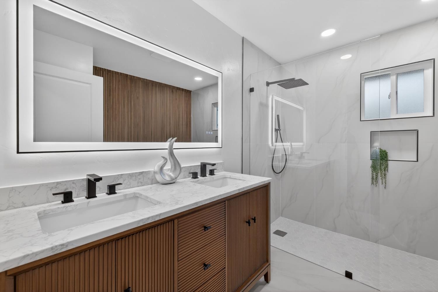 2546 El Vita Way Carmichael, CA 95608 - Photo 20 of 52 a bathroom with a granite countertop sink mirror and double