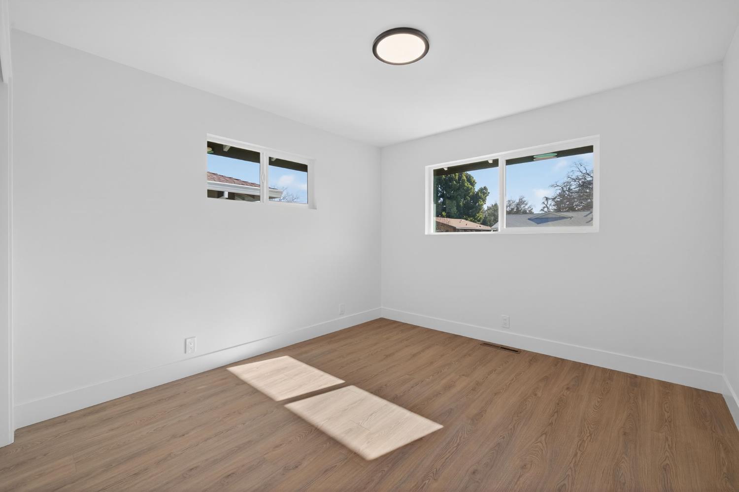 2546 El Vita Way Carmichael, CA 95608 - Photo 32 of 52 an empty room with windows