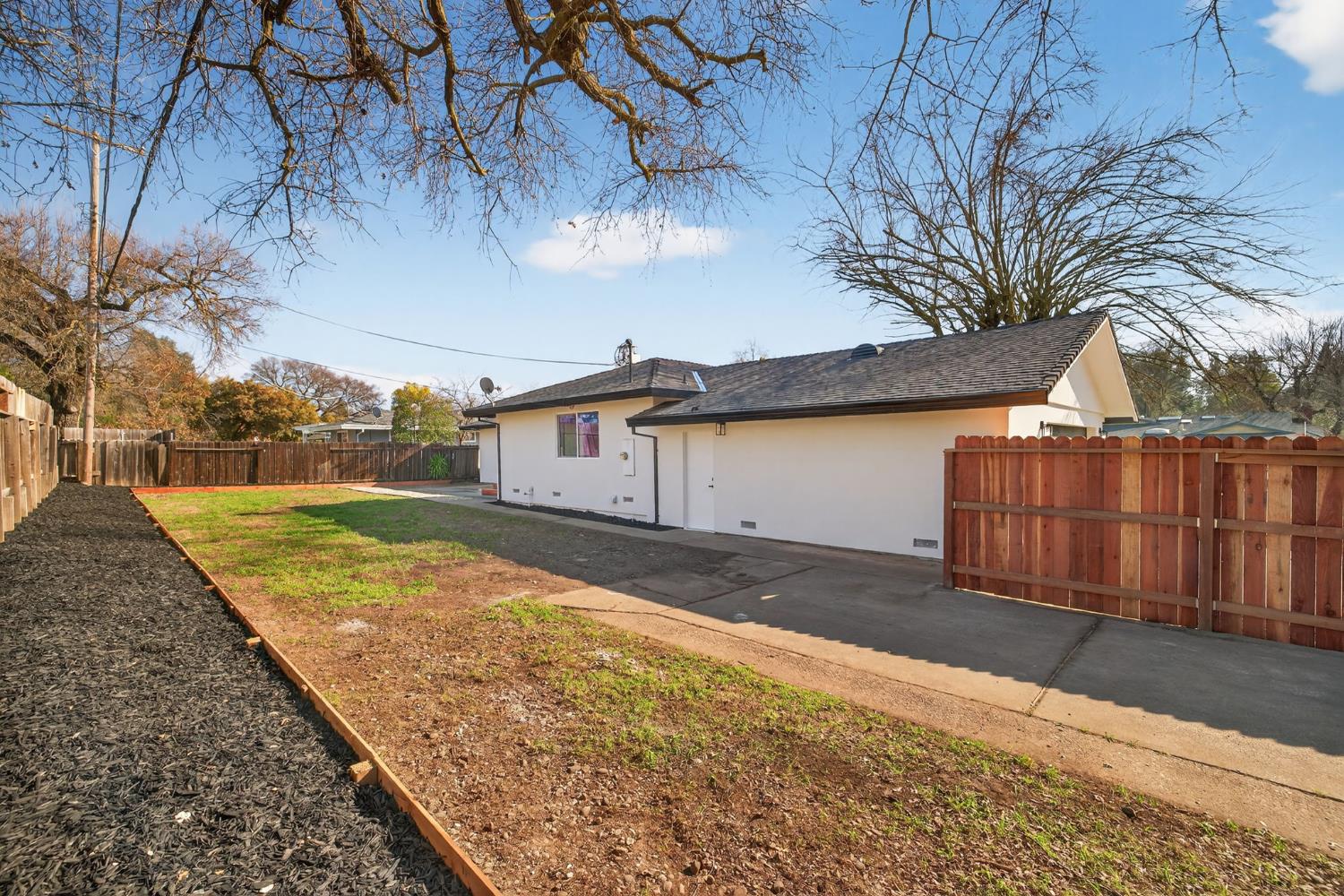 2546 El Vita Way Carmichael, CA 95608 - Photo 42 of 52 a view of a backyard of house