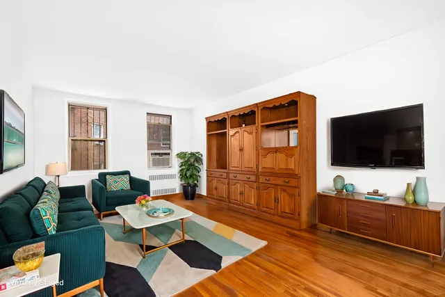 $599,000 | 243 McDonald Avenue, Unit 1D | Windsor Terrace