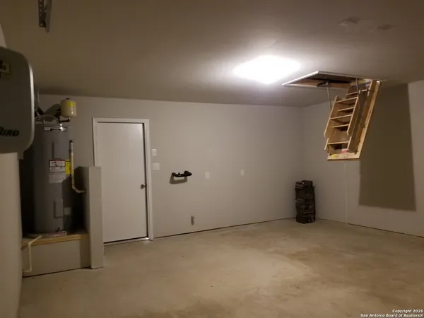 $2,000 | 210 Holland Park, Schertz, TX 78108