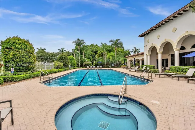 a view of outdoor space with entertaining